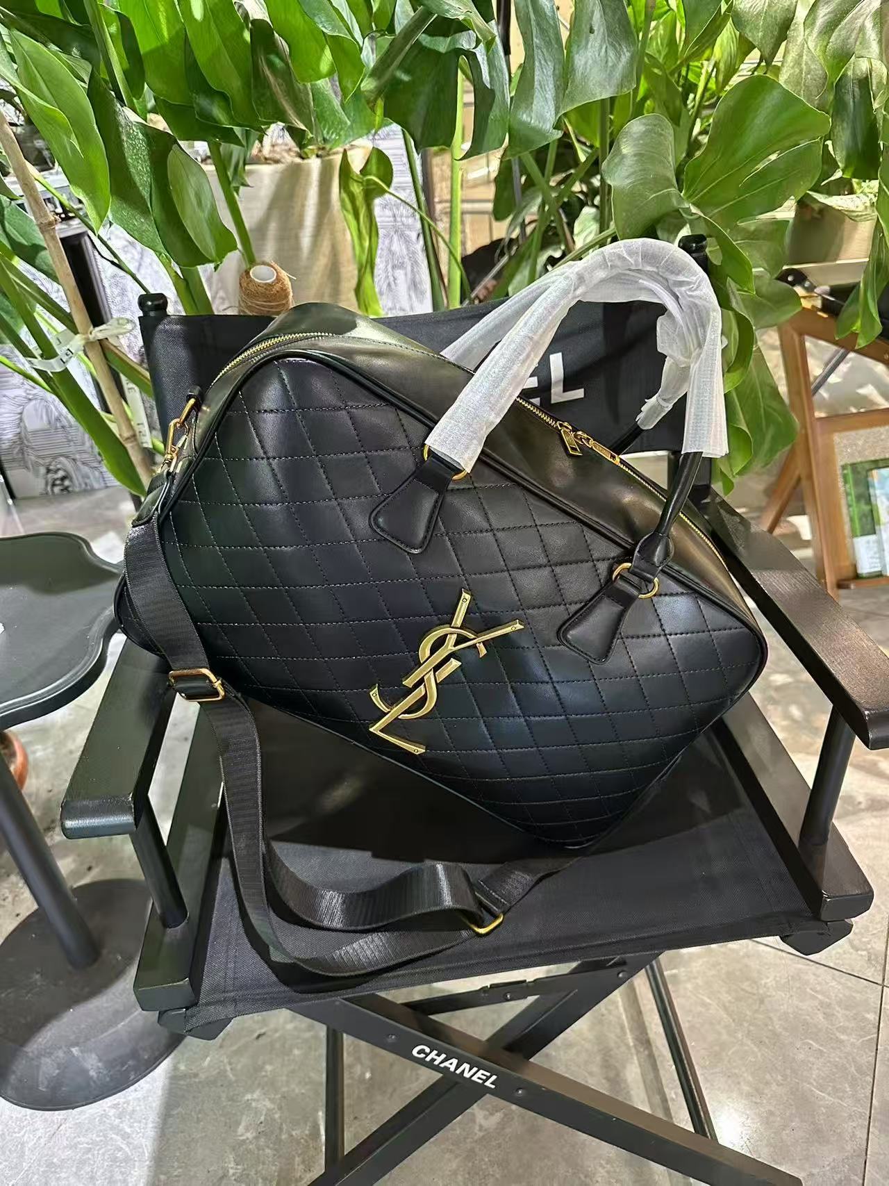 Bolso de viaje acolchado grande con asas y correa ajustable – maleta de mano elegante mujer estilo lujo