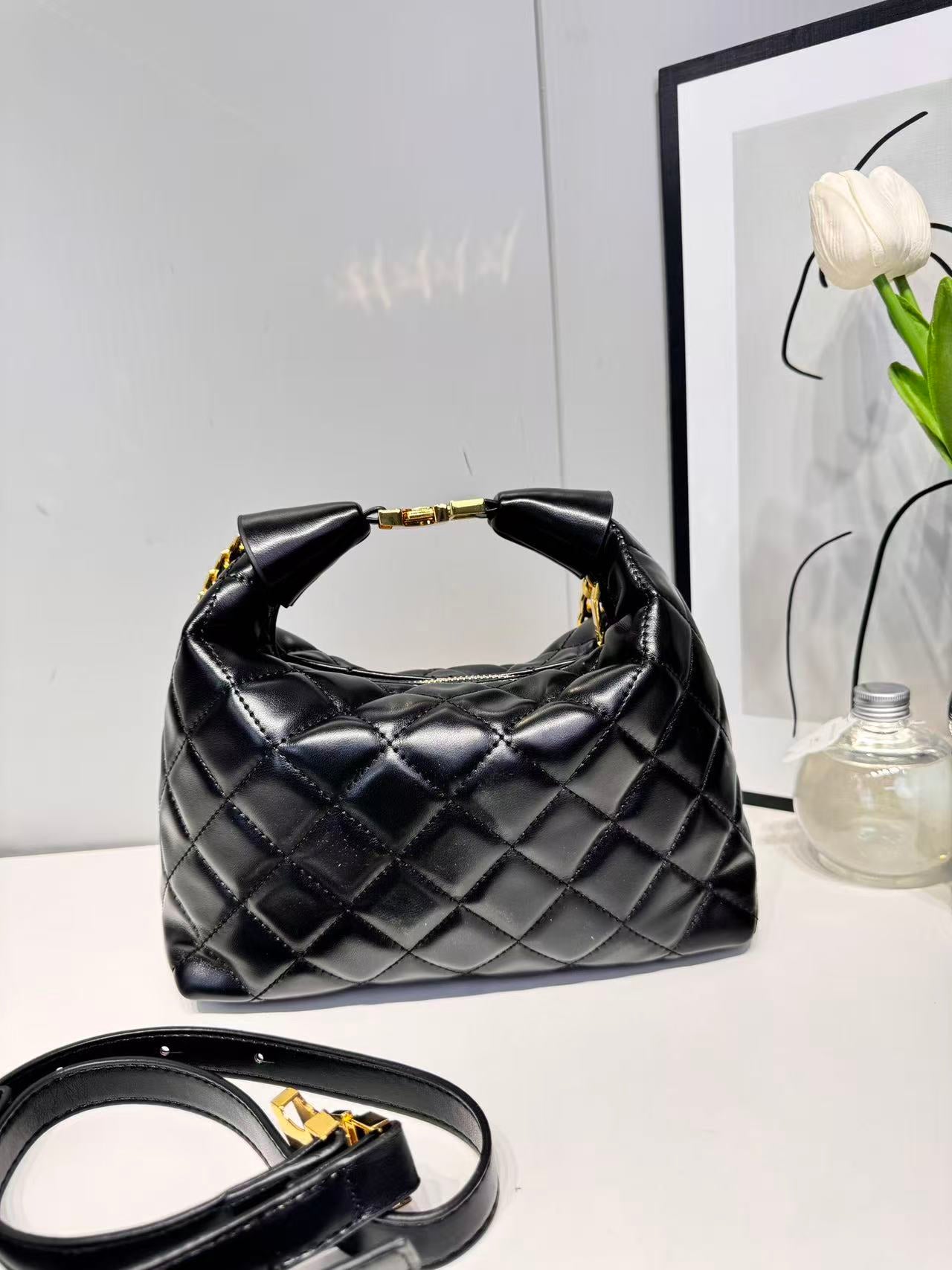 Cartera acolchada con cadena dorada y correa ajustable – bolso elegante mujer tipo lujo