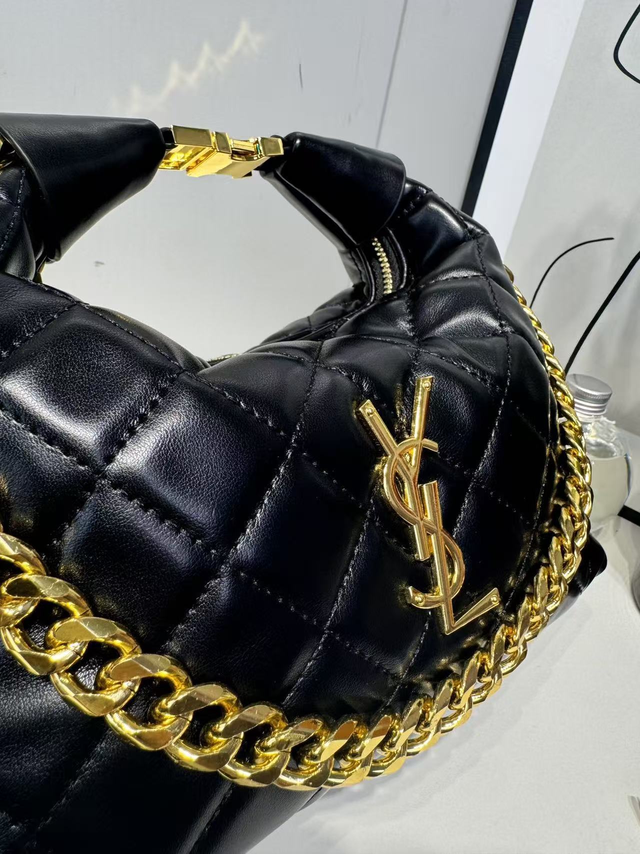 Cartera acolchada con cadena dorada y correa ajustable – bolso elegante mujer tipo lujo