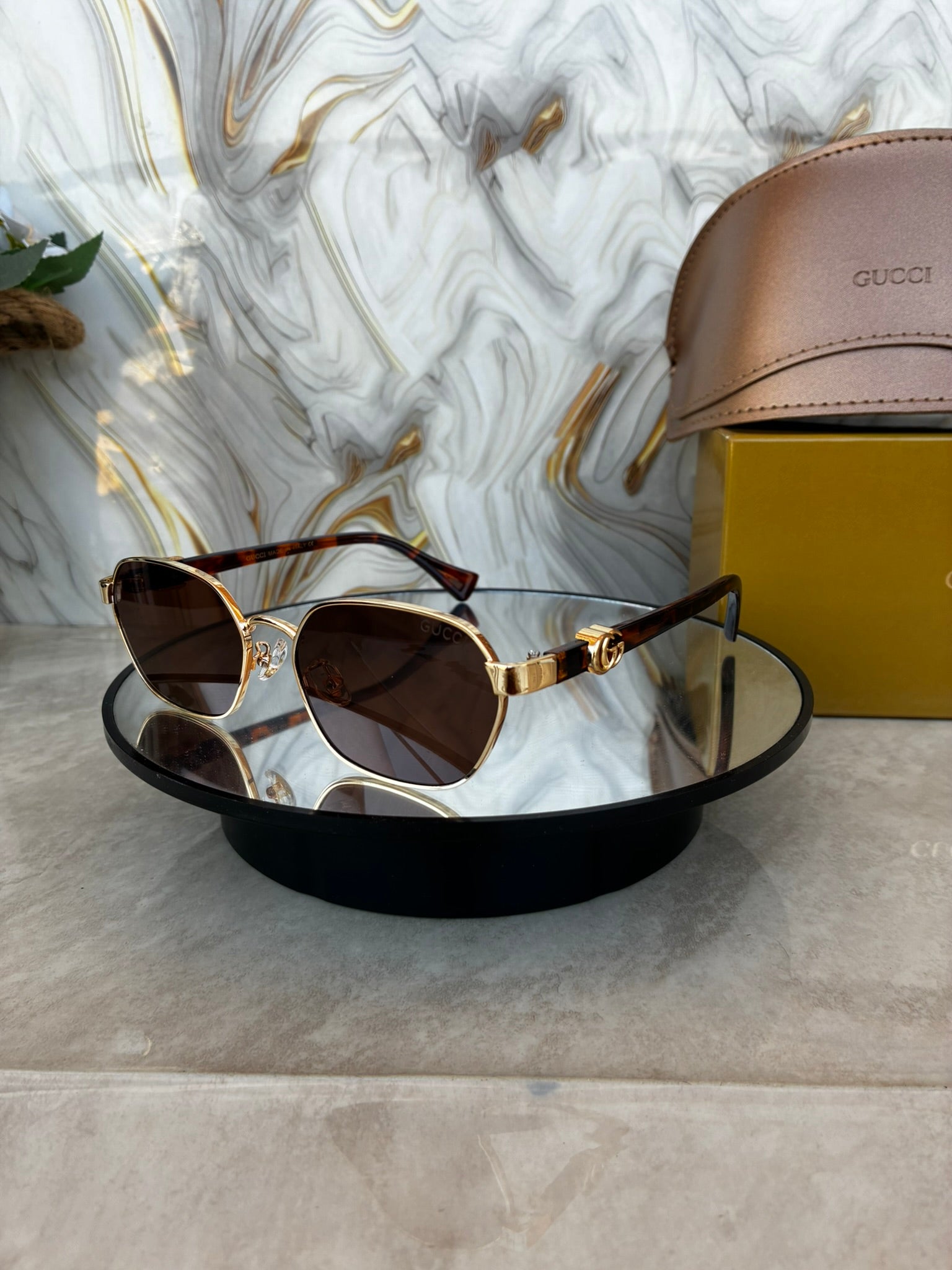 🕶️ Lentes de Sol Gucci Hexagonal Geometric – Elegancia Metálica