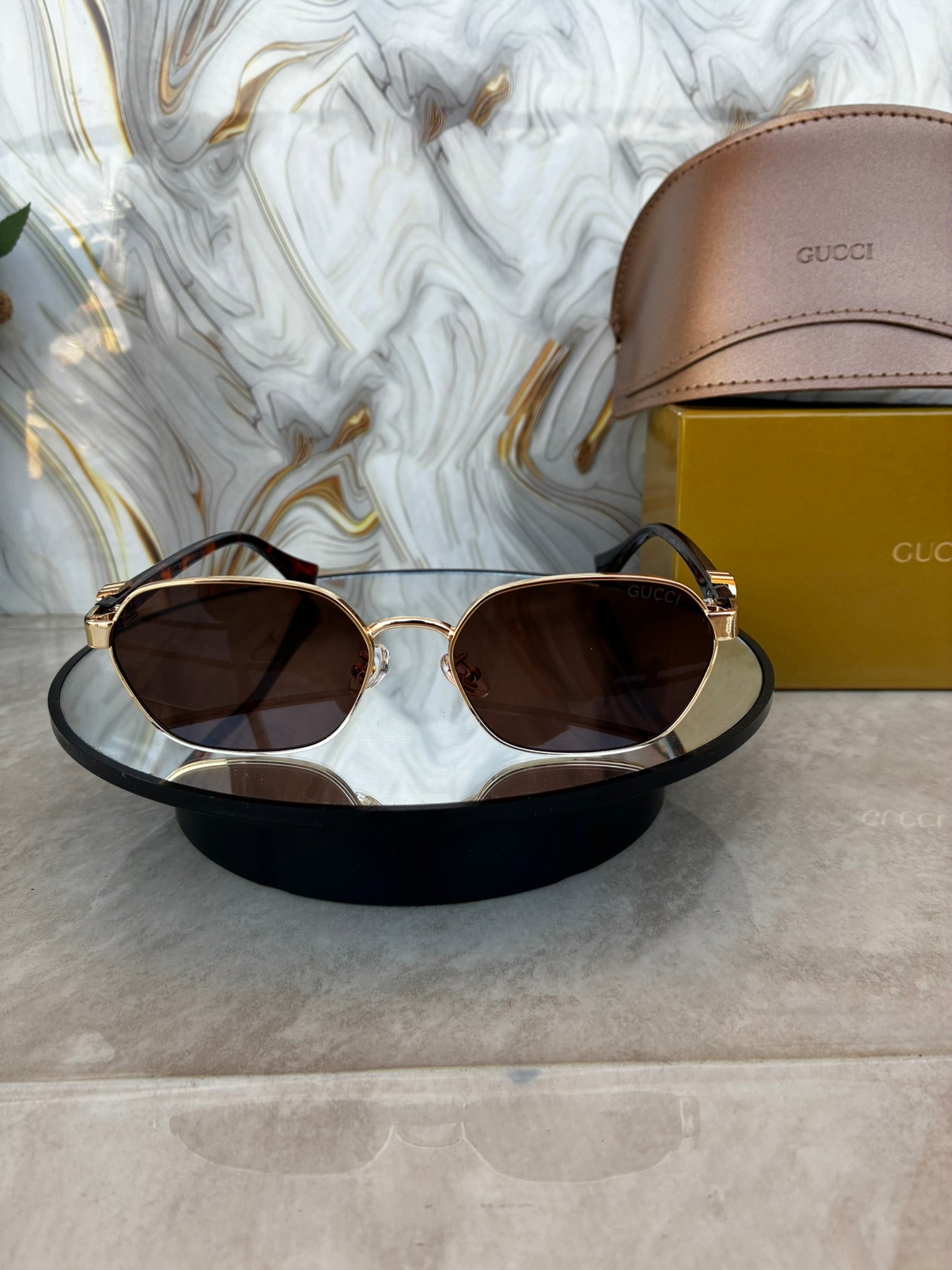 🕶️ Lentes de Sol Gucci Hexagonal Geometric – Elegancia Metálica