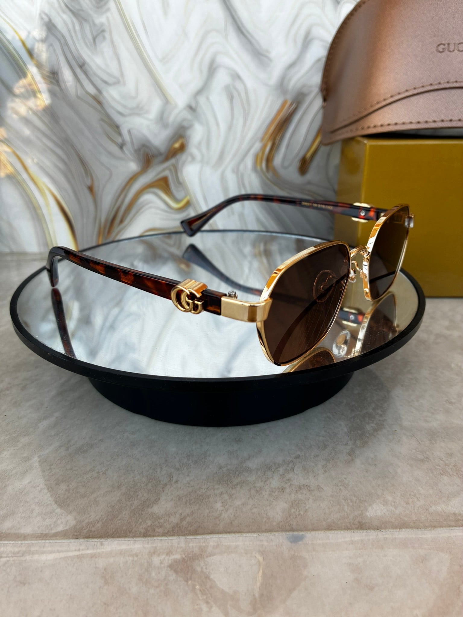🕶️ Lentes de Sol Gucci Hexagonal Geometric – Elegancia Metálica