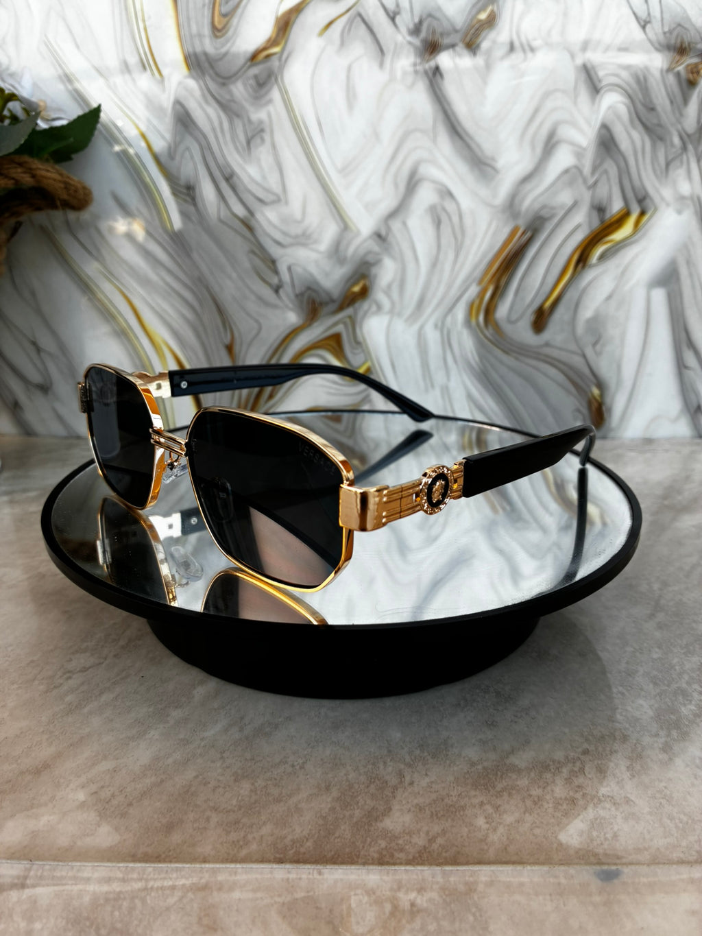 🕶️ Lentes de Sol Luxury Gold & Black – Estilo e Imparabilidad