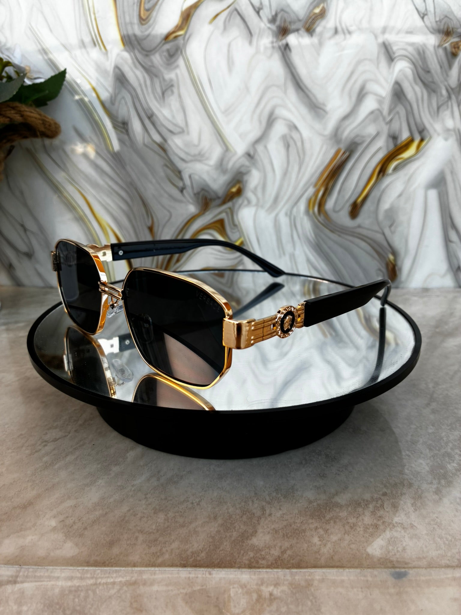 🕶️ Lentes de Sol Luxury Gold & Black – Estilo e Imparabilidad