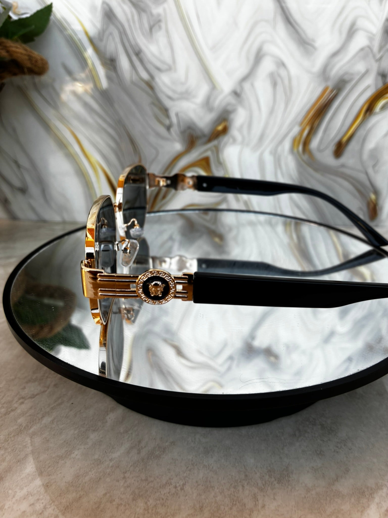 🕶️ Lentes de Sol Luxury Gold & Black – Estilo e Imparabilidad