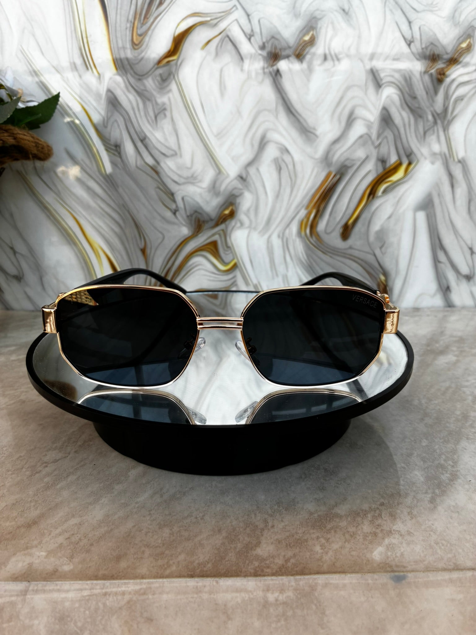 🕶️ Lentes de Sol Luxury Gold & Black – Estilo e Imparabilidad