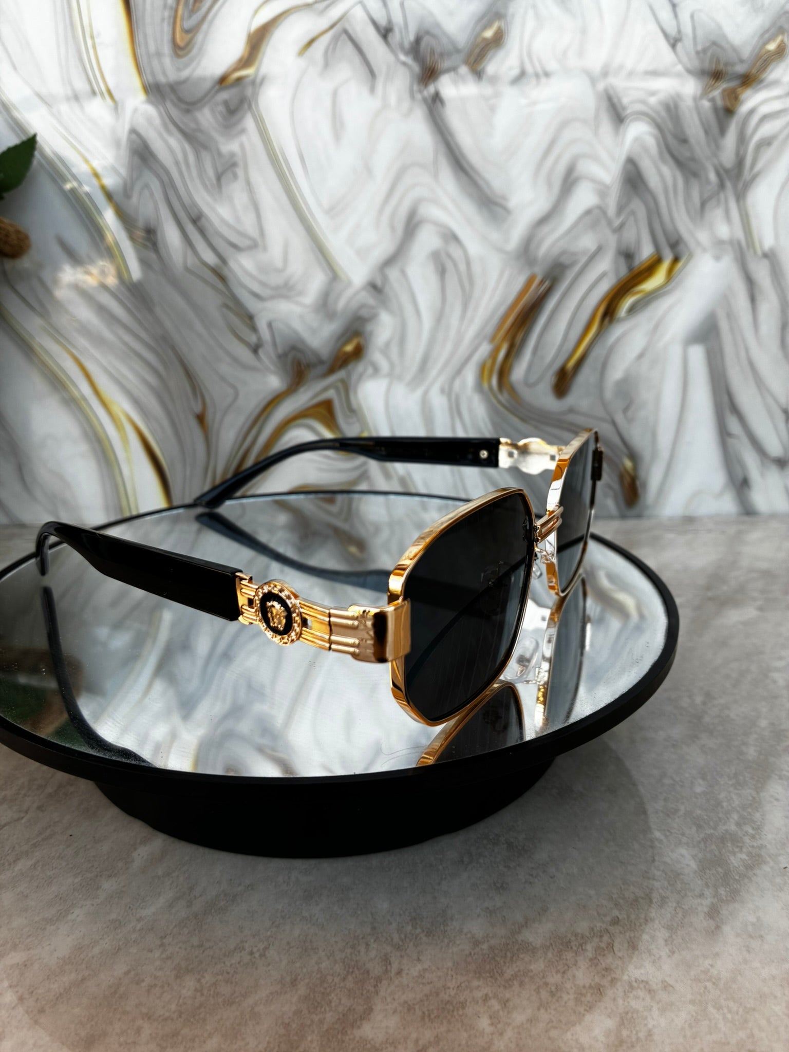 🕶️ Lentes de Sol Luxury Gold & Black – Estilo e Imparabilidad