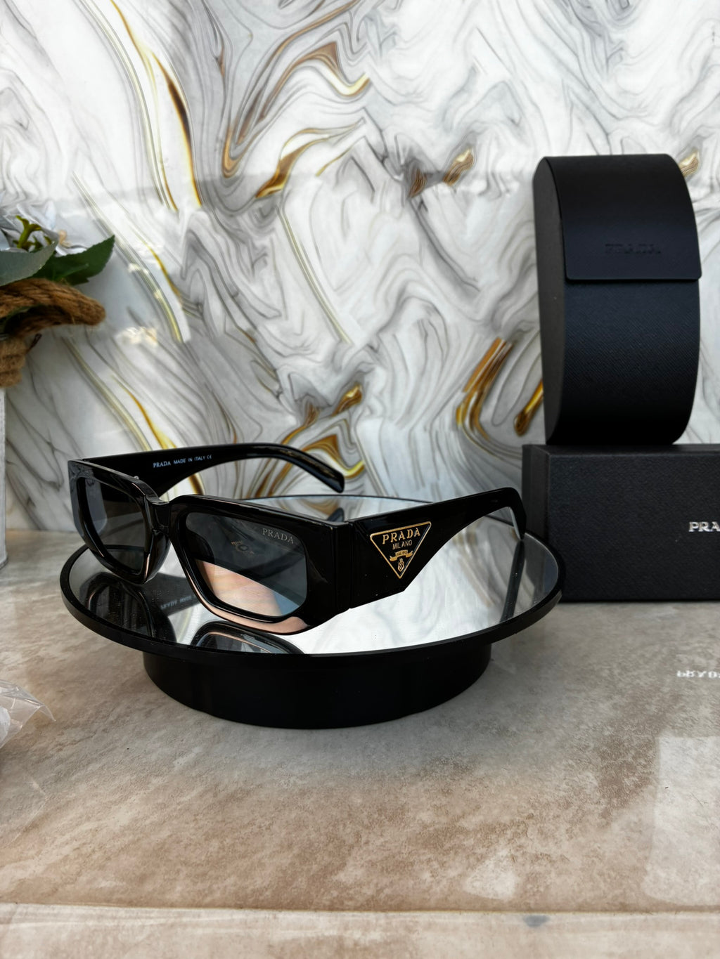 🕶️ Lentes de Sol prada  – Estilo Icónico y Urbano