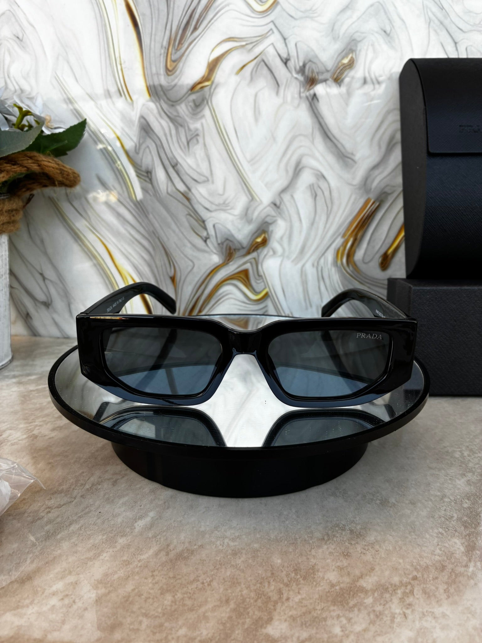 🕶️ Lentes de Sol prada  – Estilo Icónico y Urbano