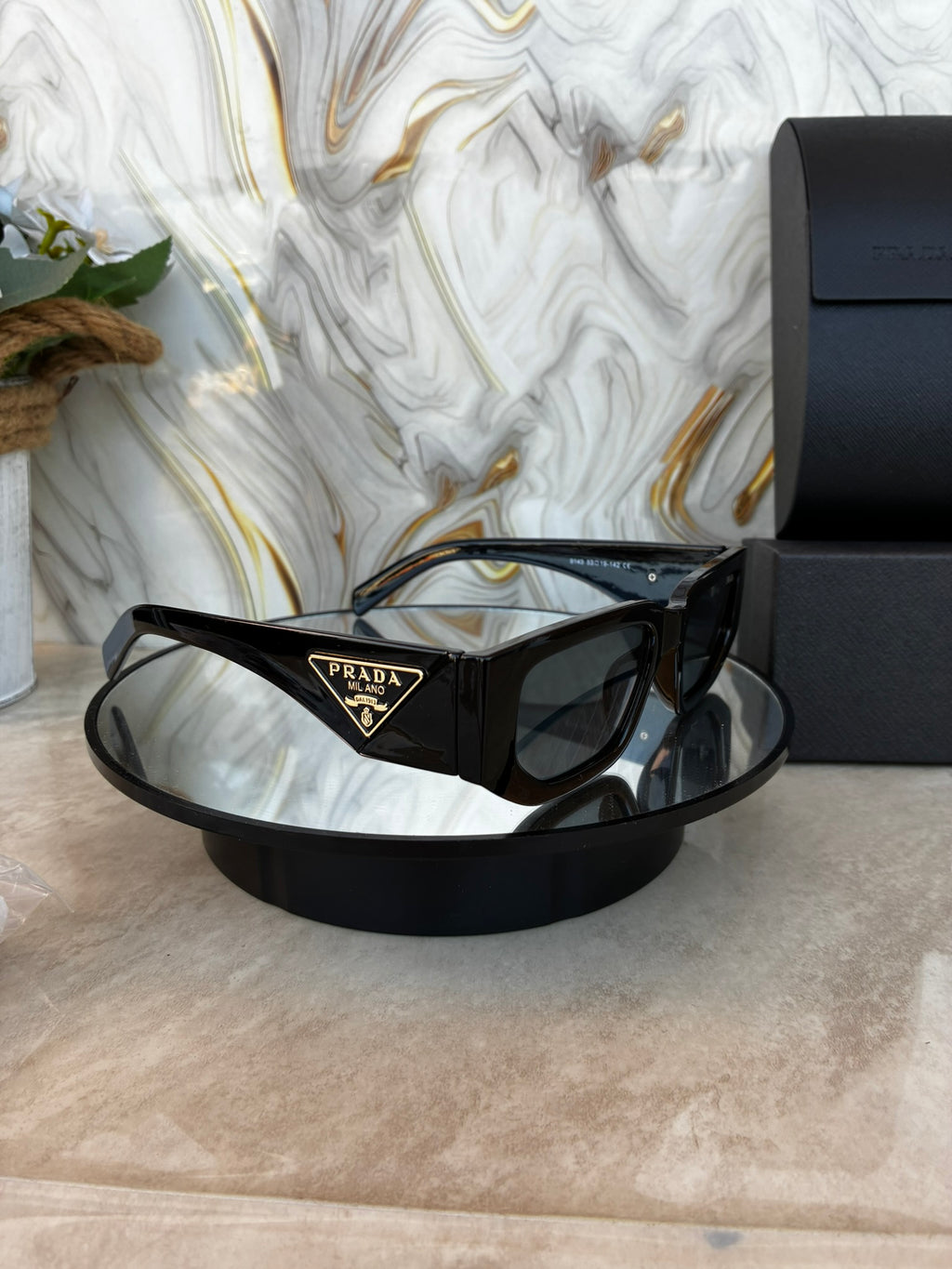 🕶️ Lentes de Sol prada  – Estilo Icónico y Urbano