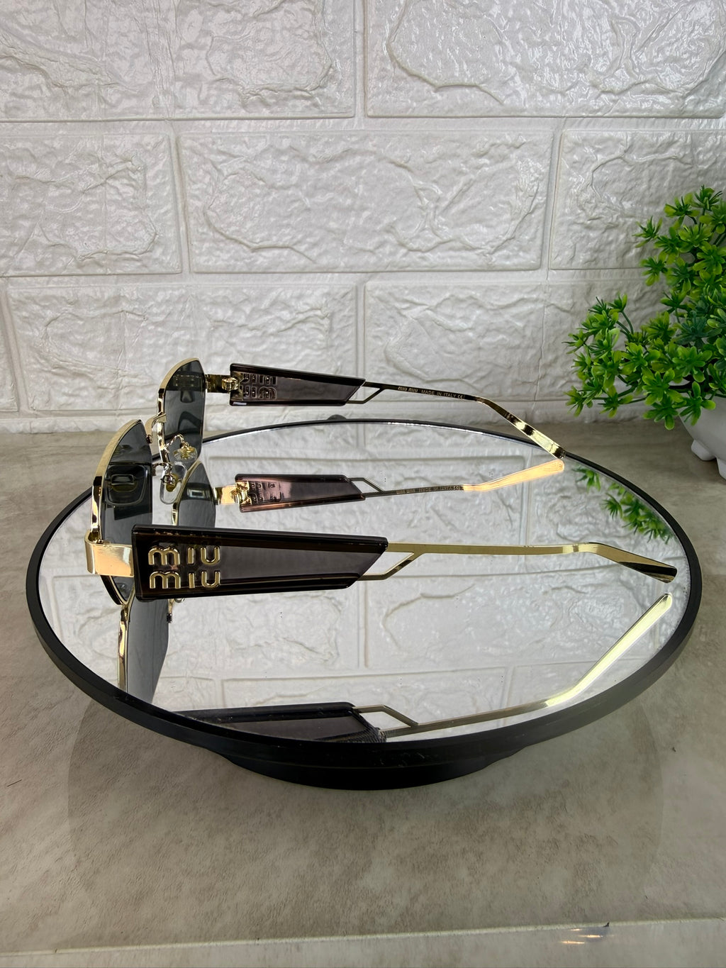 🕶️ Lentes de Sol MIU MIU Hexagonales – Estilo Único con Filtro UV400