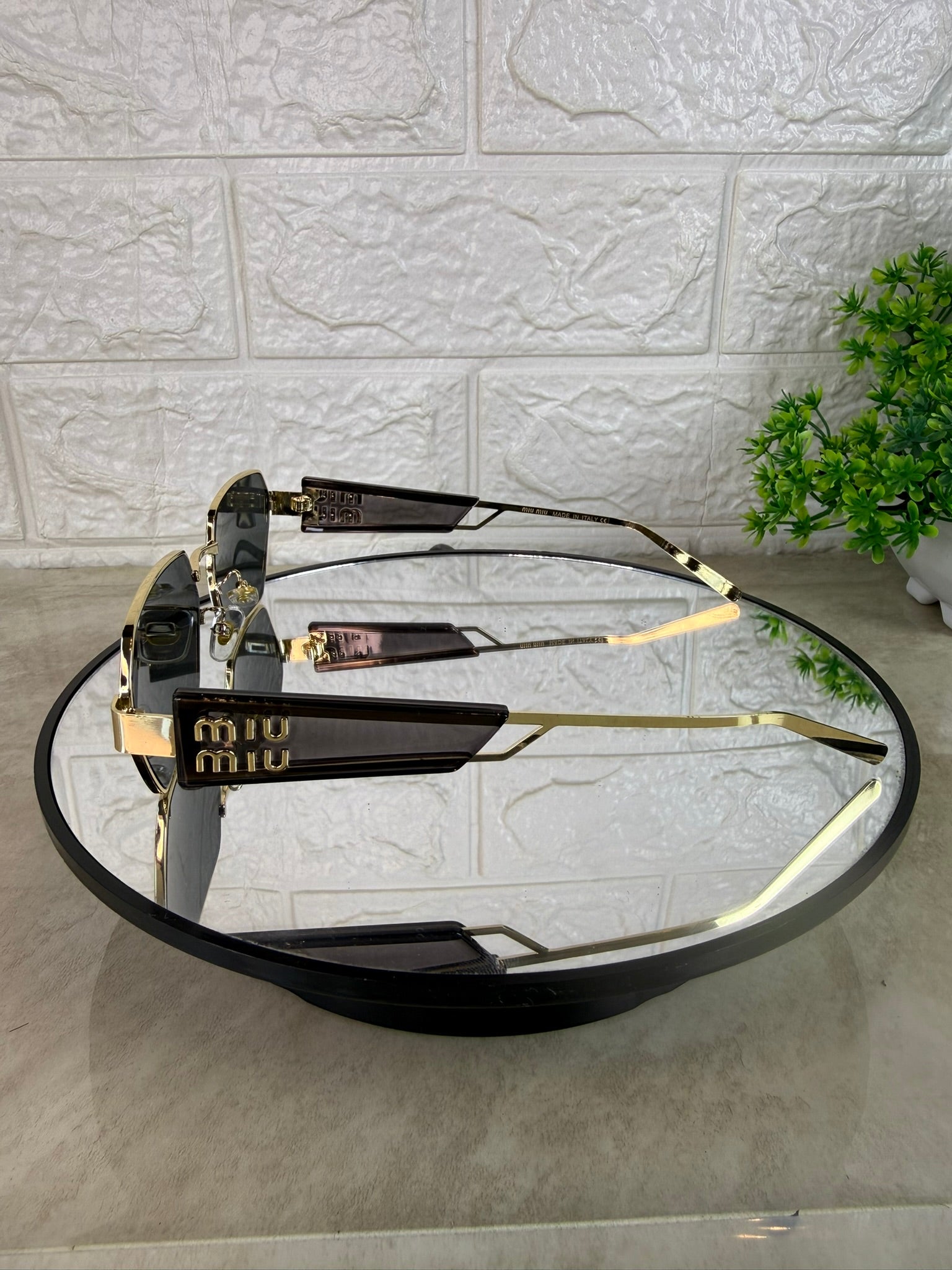 🕶️ Lentes de Sol MIU MIU Hexagonales – Estilo Único con Filtro UV400