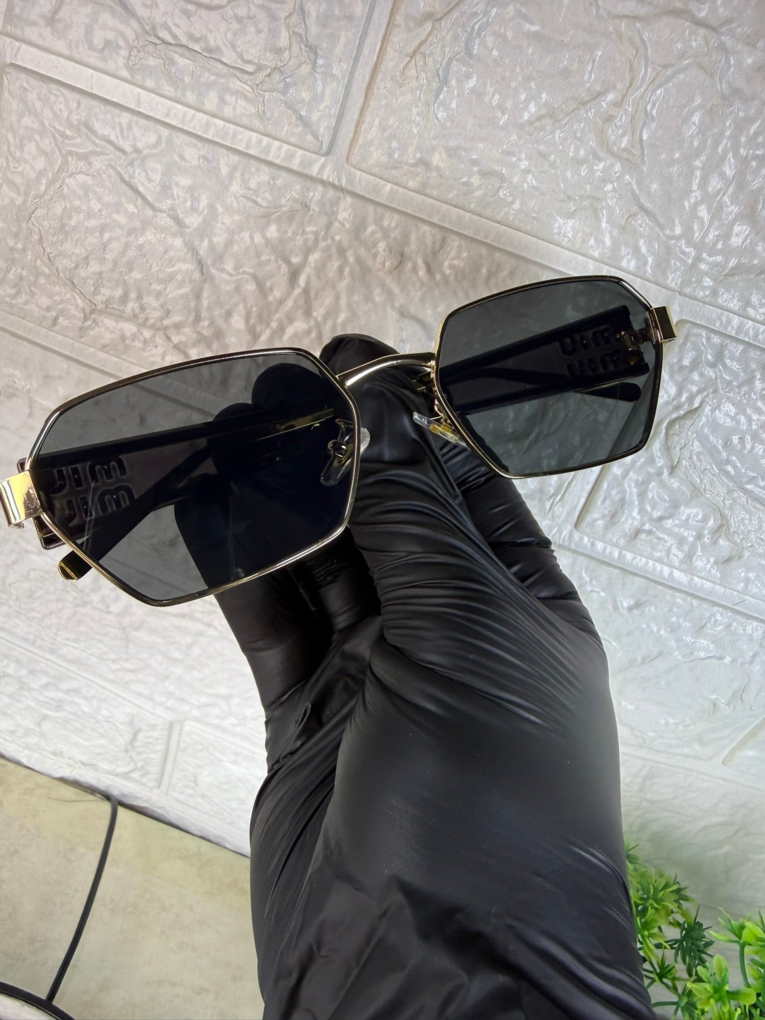 🕶️ Lentes de Sol MIU MIU Hexagonales – Estilo Único con Filtro UV400