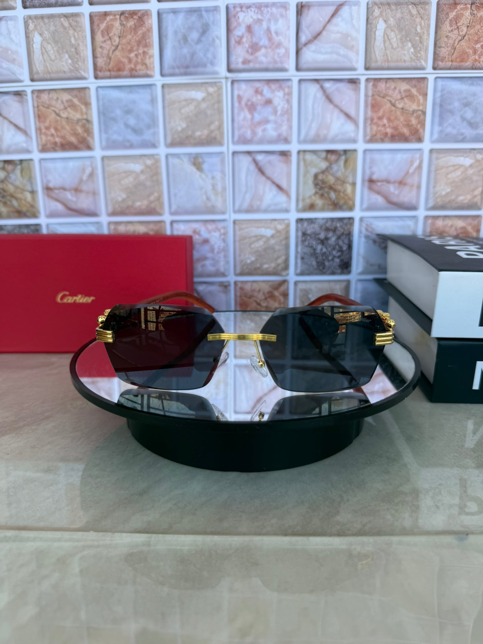 🕶️ Lentes de Sol Cartier – Café Madera con Detalles Dorados