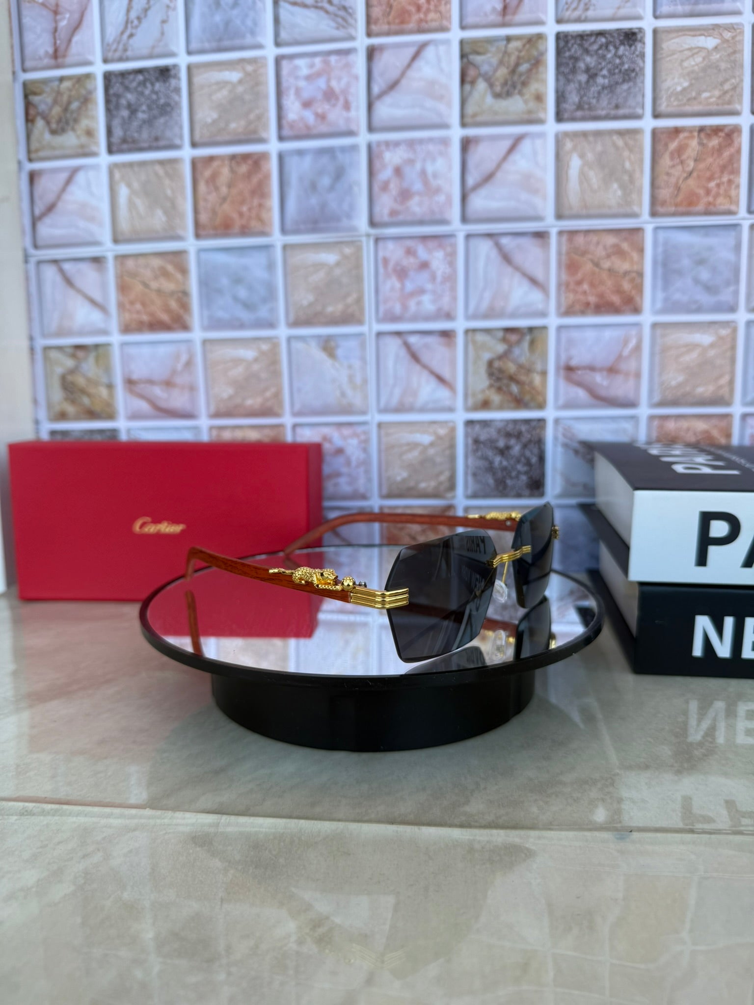 🕶️ Lentes de Sol Cartier – Café Madera con Detalles Dorados