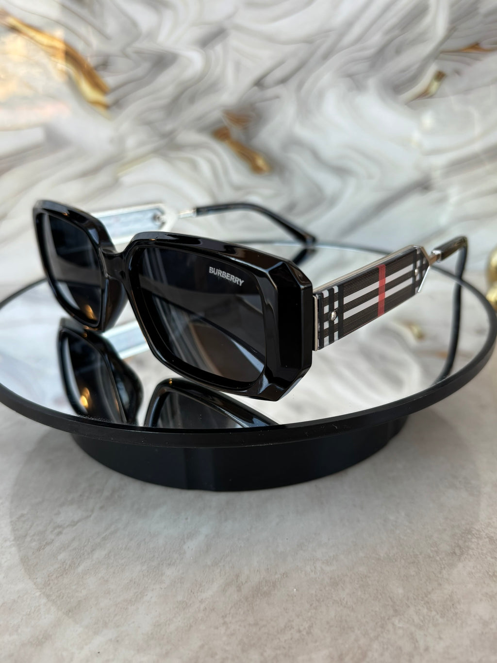 🖤 BURBERRY – Lentes de Sol Diseño Cuadrado
