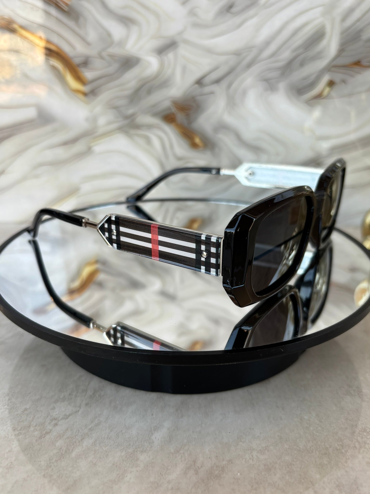 🖤 BURBERRY – Lentes de Sol Diseño Cuadrado